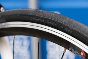 pneumatiques du vélo de ville Elops Single Speed 500